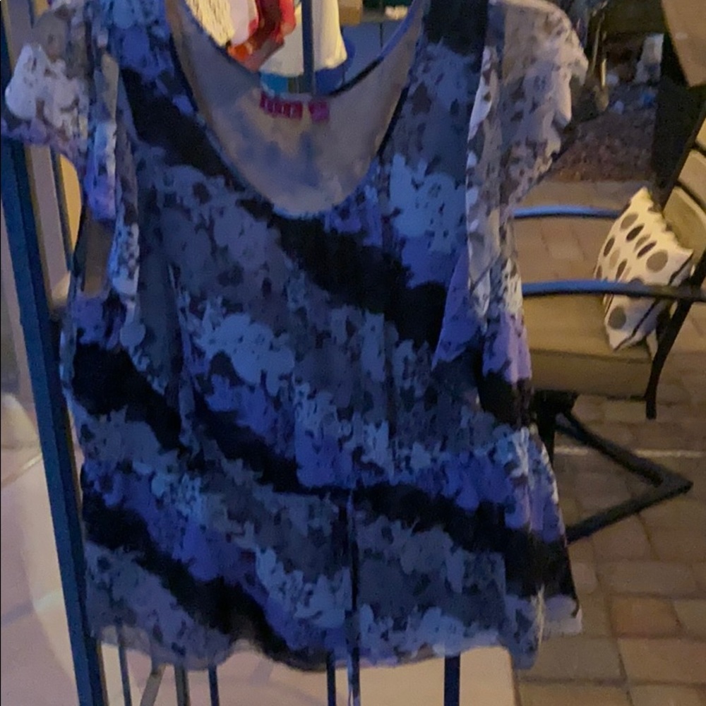 Elle top with elastic waste